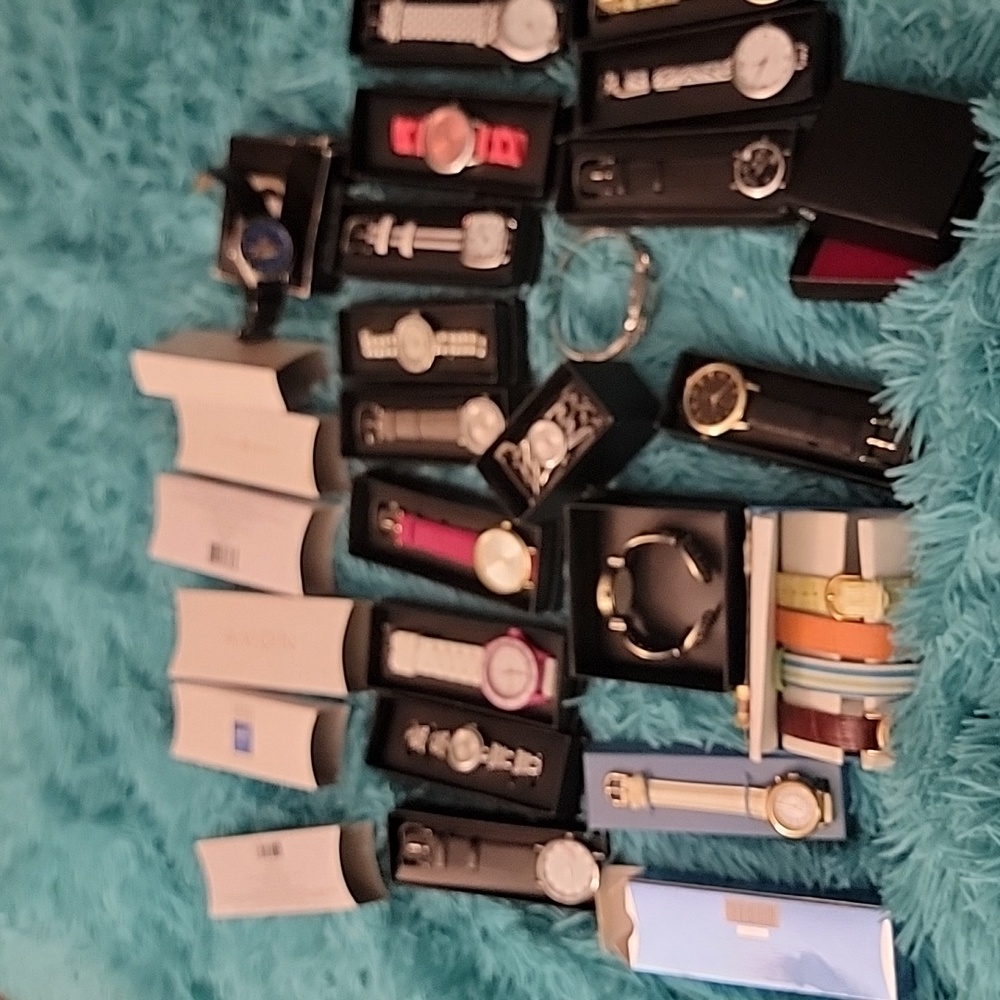 💥BARGAIN BUNDLE!💥 Collection of 20 (interchangeably 23) AVON Fashion Watches!!